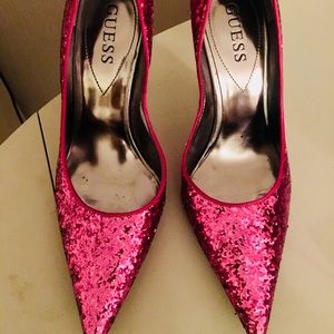 Guess pumps